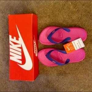 Nike pink  / blue flip flop new in box with tags